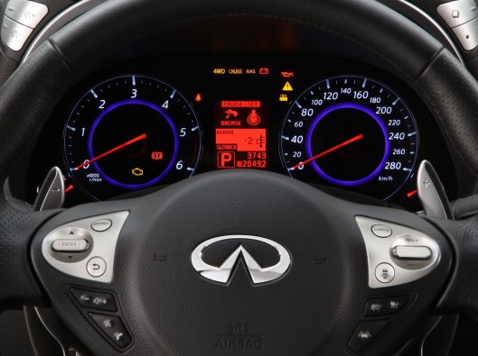 infiniti-fx30d-02