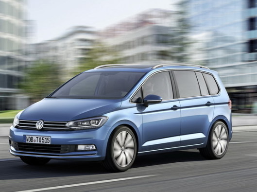 volkswagen-touran-2015 a noleggio